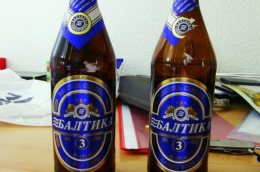 5 главных алкогольных напитков, которые взахлеб пили в России в лихие 90-е напиток, России, часто, российских, бренда, россияне, градусов, спирт, считался, крепостью, привкус, которых, обычно, которой, время, Водка, употребляли, Польши, упаковке, Распутина