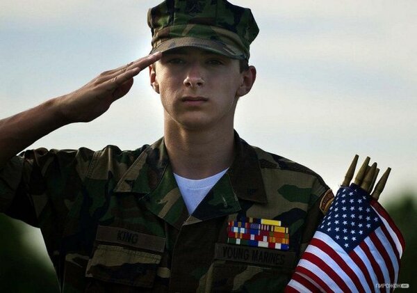 Почему солдаты, отдавая честь, подносят руку к виску? история,интересное,былые времена,альтернатива,история