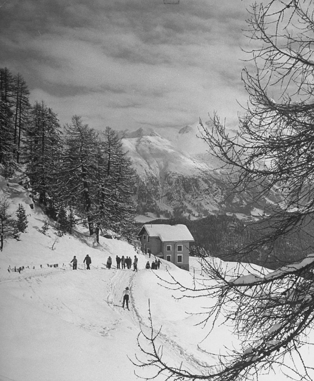 Как после войны выглядел швейцарский курорт, где отдыхали самые богатые европейцы