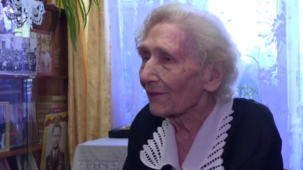 102-летний ветеран ВОВ проголосовал на выборах в Госдуму в Крыму