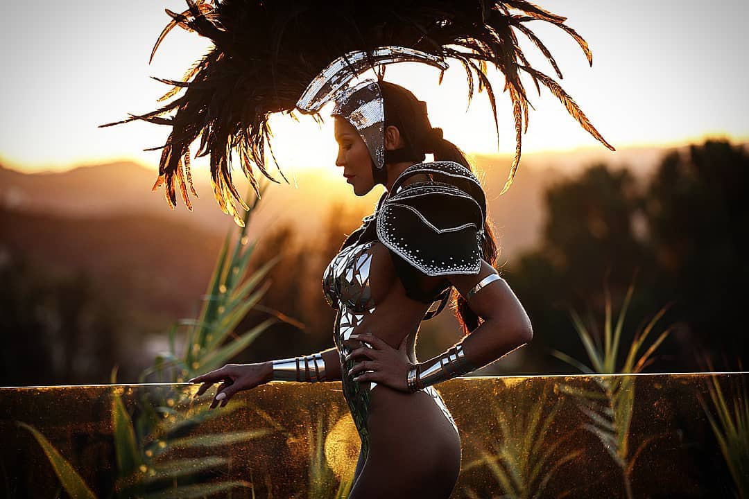 Провокационные купальники из изоленты снова вошли в моду 