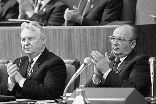 Егор Лигачев: Не я являлся инициатором антиакогольной кампании Егор Лигачев: Не я являлся инициатором антиакогольной кампании