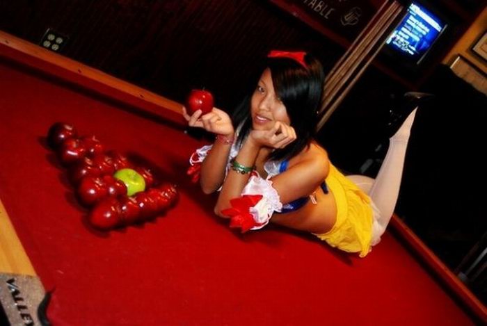 Девушки и бильярд Девушки и бильярд