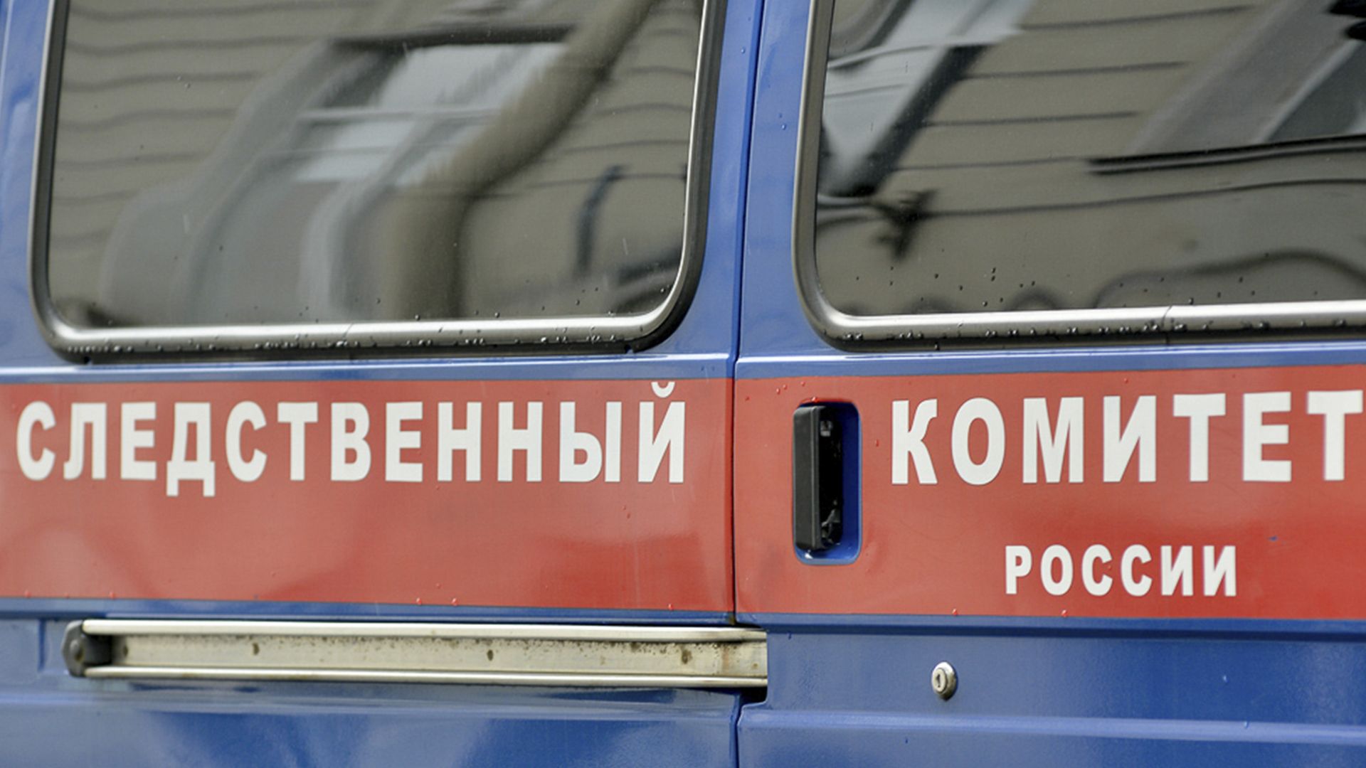 В Омске 40-летний монтер погиб во время ремонта троллейбусных проводов