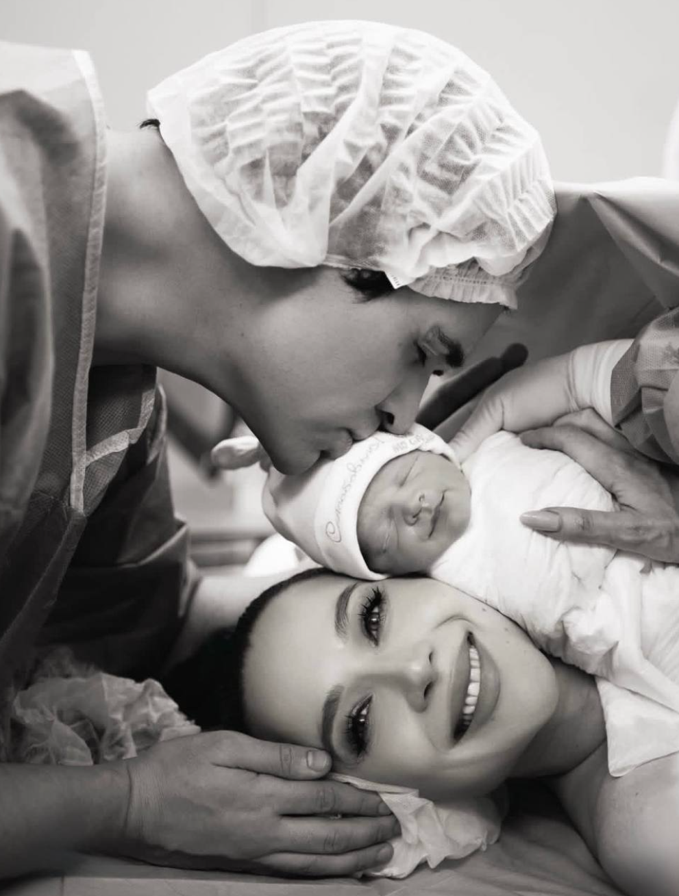 Алина Акилова, Мария Погребняк и другие блогеры поддержали Лерчек, у которой обнаружили рак четвертой стадии Лерчек, Валерия, также, Сквиччиарини, многодетной, матери, написала, Гордон, Чекалина, время, Валерии, чтобы, здоровье, известно, найдены, Ксения, четвертой, домой, родила, домашним