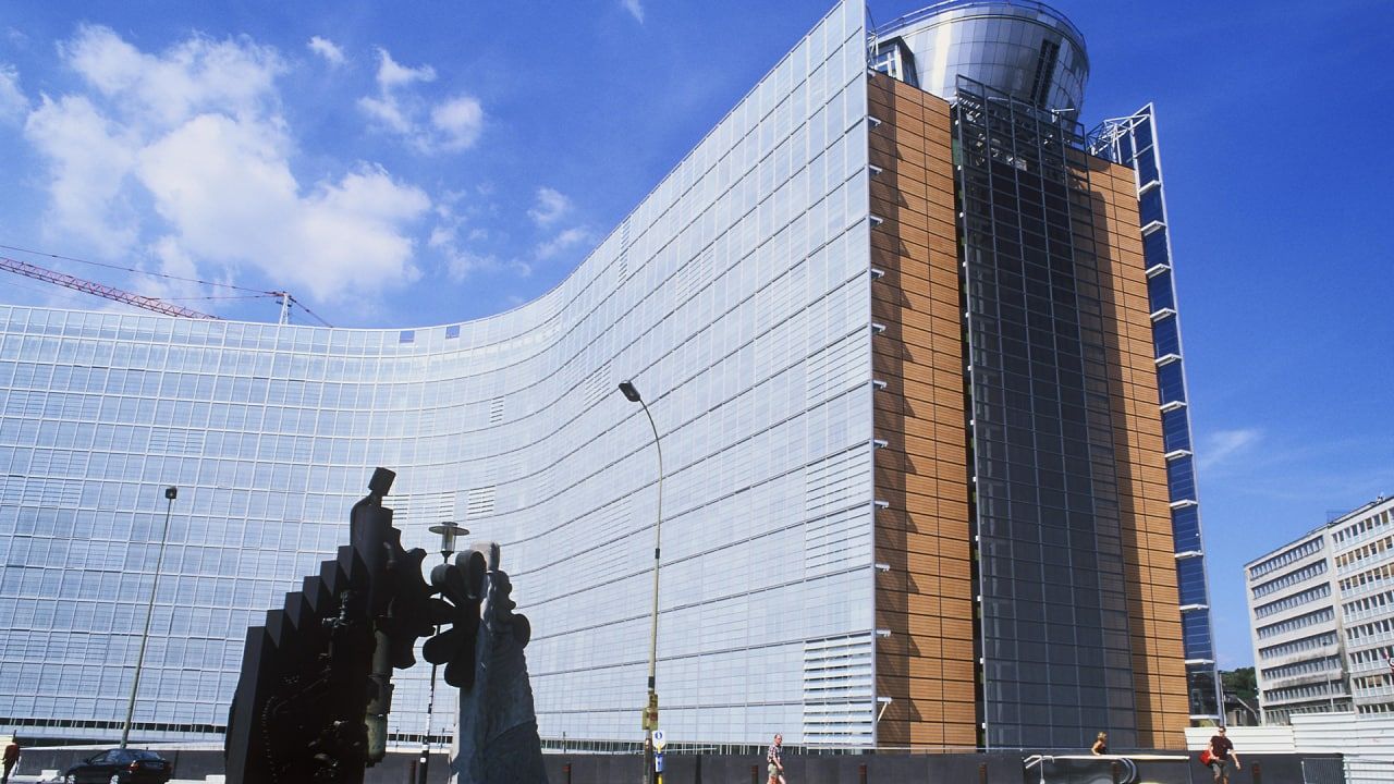Еврокомиссия выдвинула два условия для разморозки средств российских инвесторов