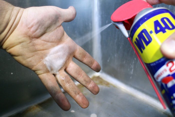 Необычное использование WD-40 использовать, можно, растворитель, после, поверхности, удаления, поверхность, минут, помощи, средство, После, различных, растворителя, Чтобы, средством, загрязнений, этого, рекомендуется, вымыть, нужно