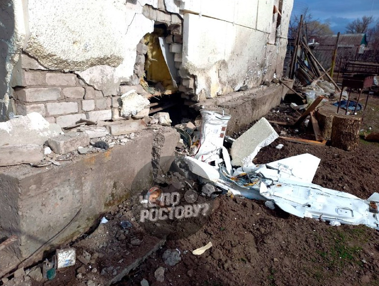 В Ростовской области авиационный снаряд разрушил стену жилого дома