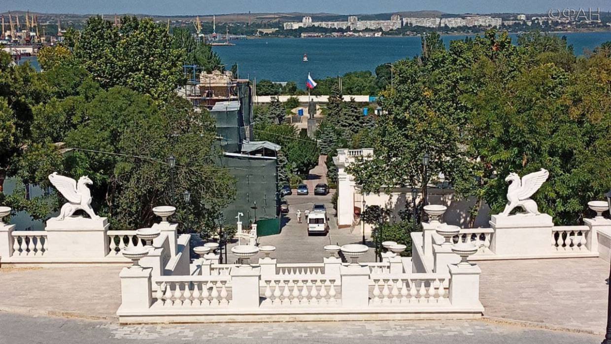«Посыпавшиеся» после реконструкции Митридатские лестницы в Крыму привлекли внимание ФСБ