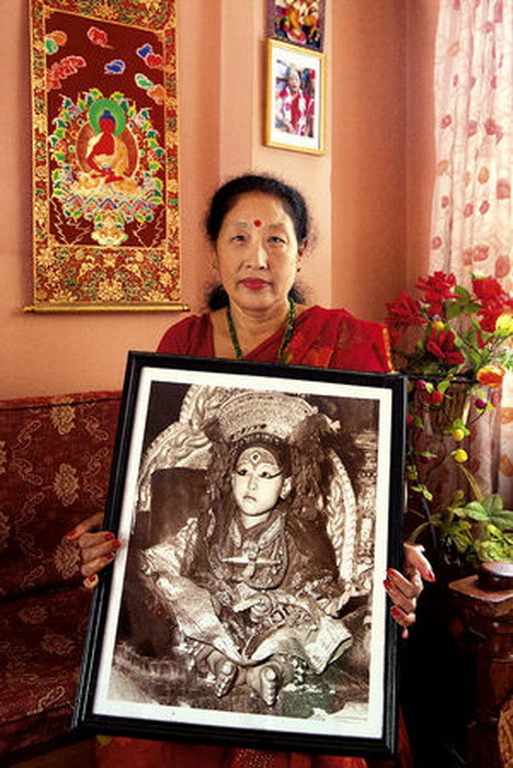 Нанимая Шакья, 57 лет. Первая кумари, получившая образование. Счастливая жена и уже даже бабушка богини, девушки, непал