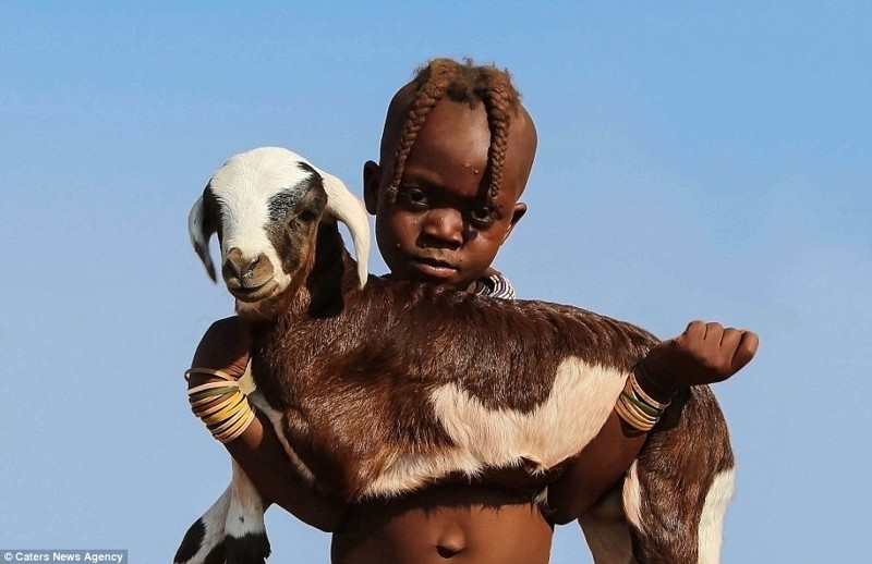 Мальчик с козленком (фото Бьорна Перссона) африка, глобализация, намибия, племя