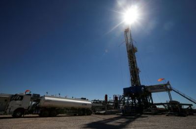 FILE PHOTO: A drilling rig is seen at Vaca Muerta shale oil and gas drilling, in the Patagonian province of Neuquen, Argentina January 21, 2019. Picture taken January 21, 2019. REUTERS/Agustin Marcarian/File Photo