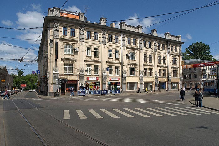 Сегодня на месте некогда стоявших в Москве Покровских ворот одноименная площадь. wikimedia / NVO