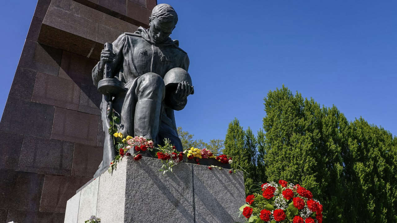 Фото Памятник Советскому Солдату