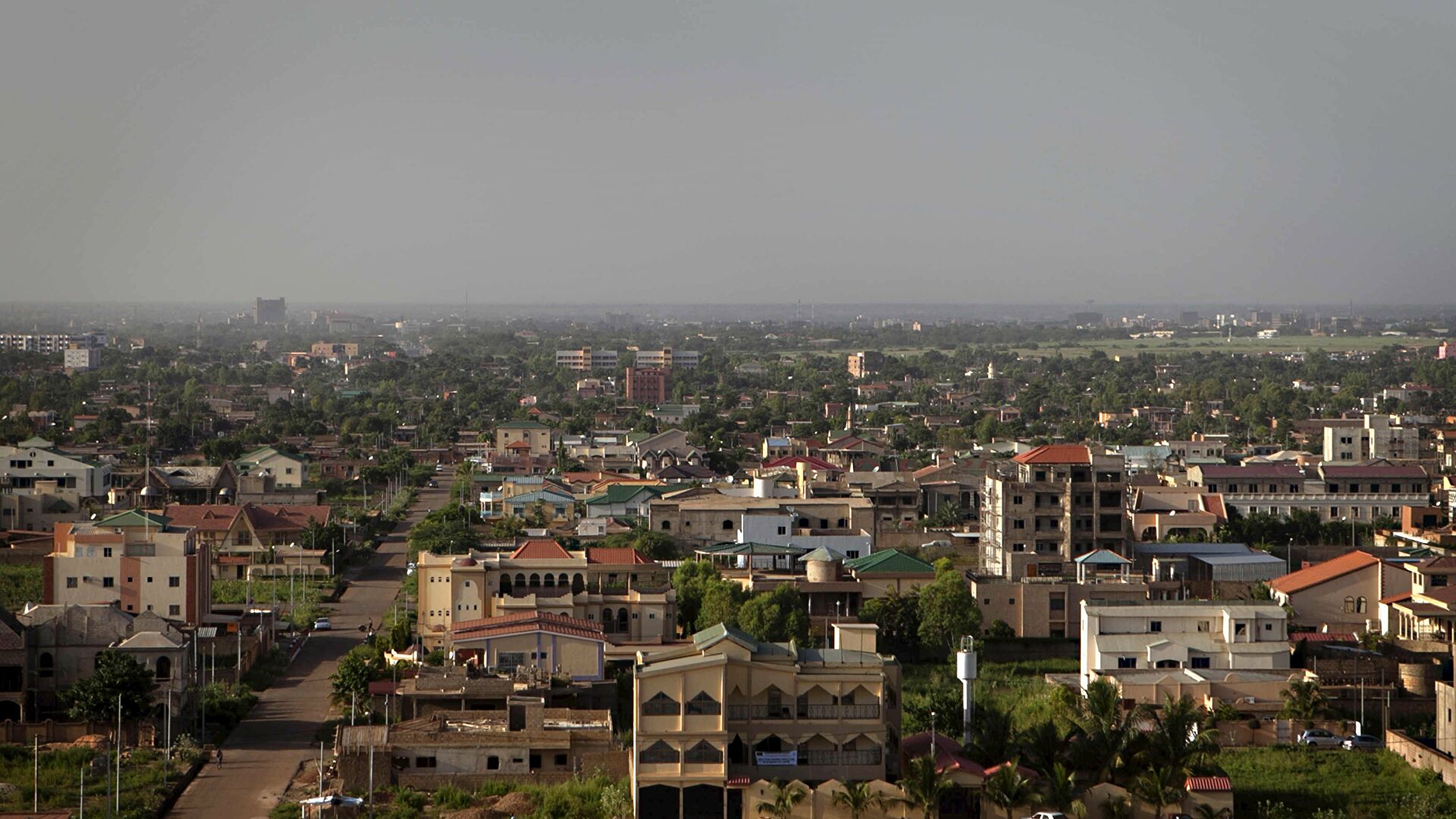 В двух военных лагерях в столице Буркина-Фасо Уагадугу была слышна интенсивная стрельба