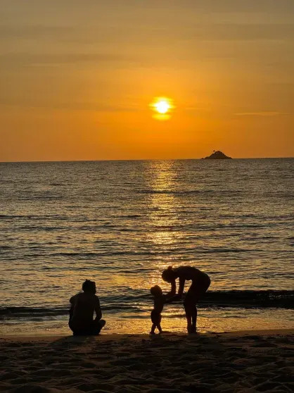 Жена Александра Петрова Виктория снялась в бикини на отдыхе с мужем и сыном Петров, Виктории, Александра, сыномВиктория, Александр, Виктория, ПетроваВиктория, ПетроваСын, Викторией, Милославская, Петровы, ПетроваАлександр, женой, Петрова, актёра, экстремистской, Женитьба, расставании, объявляли, масштабную