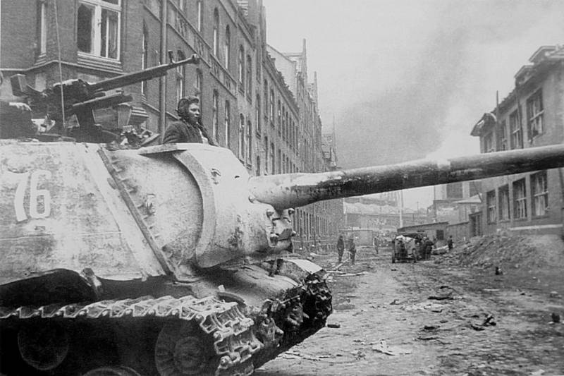 Рассказы об оружии. ИСУ-122: трудный путь фронтовика оружие