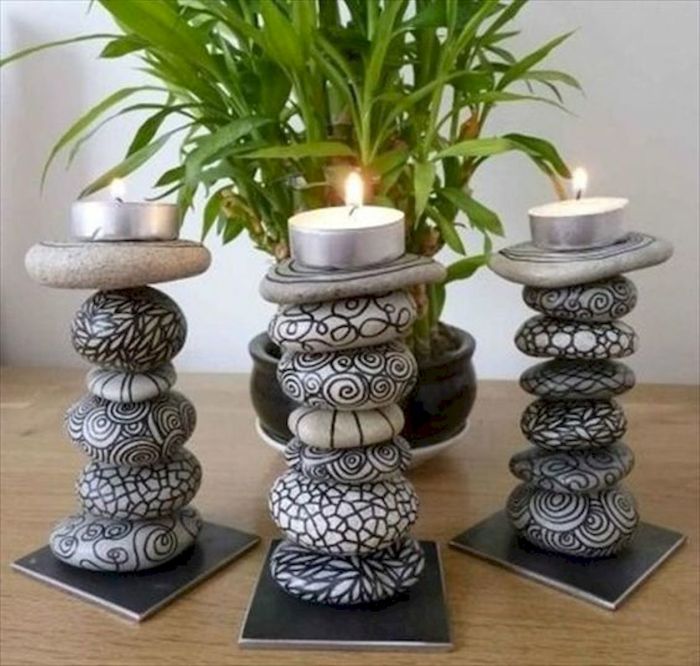 Играющее пламя свечи красиво гармонирует с силой и неприступностью камня. /Фото: artmyideas.com