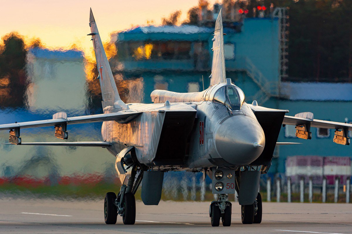 Экипажи истребителей Су-35 и МиГ-31 Западного военного округа отработали ведение высокоманевренного воздушного боя в Тверской области. Фото: © MOD Russia/Globallookpress.