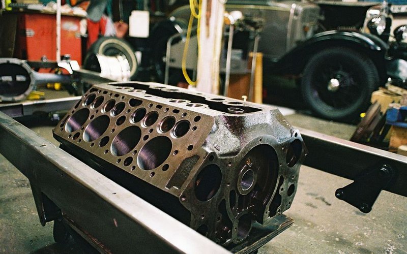 Блок цилиндров двигателя Ford V8