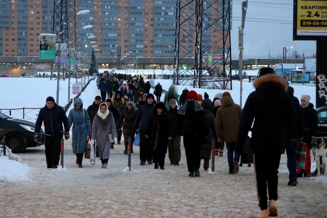 метро девяткино утром