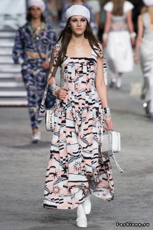 Chanel 2019 круизная коллекция Chanel 2019 круизная коллекция