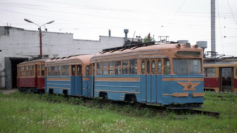 ''Тульский поезд'' в трамвайном депо. Тула, август 1994 года вагон, прошлое, реанимация, трамвай, факт