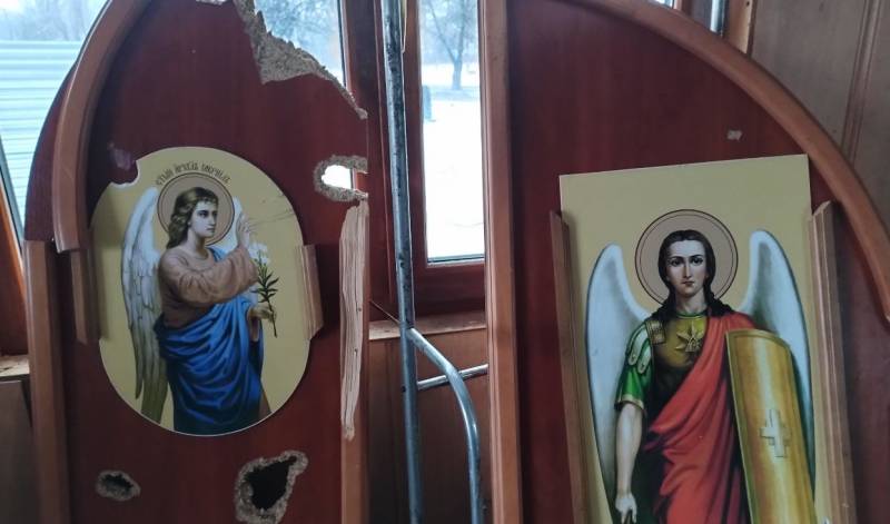 Уничтожены иконы и алтарь: отступающие солдаты ВСУ открыли огонь по храму в Новогнатовке
