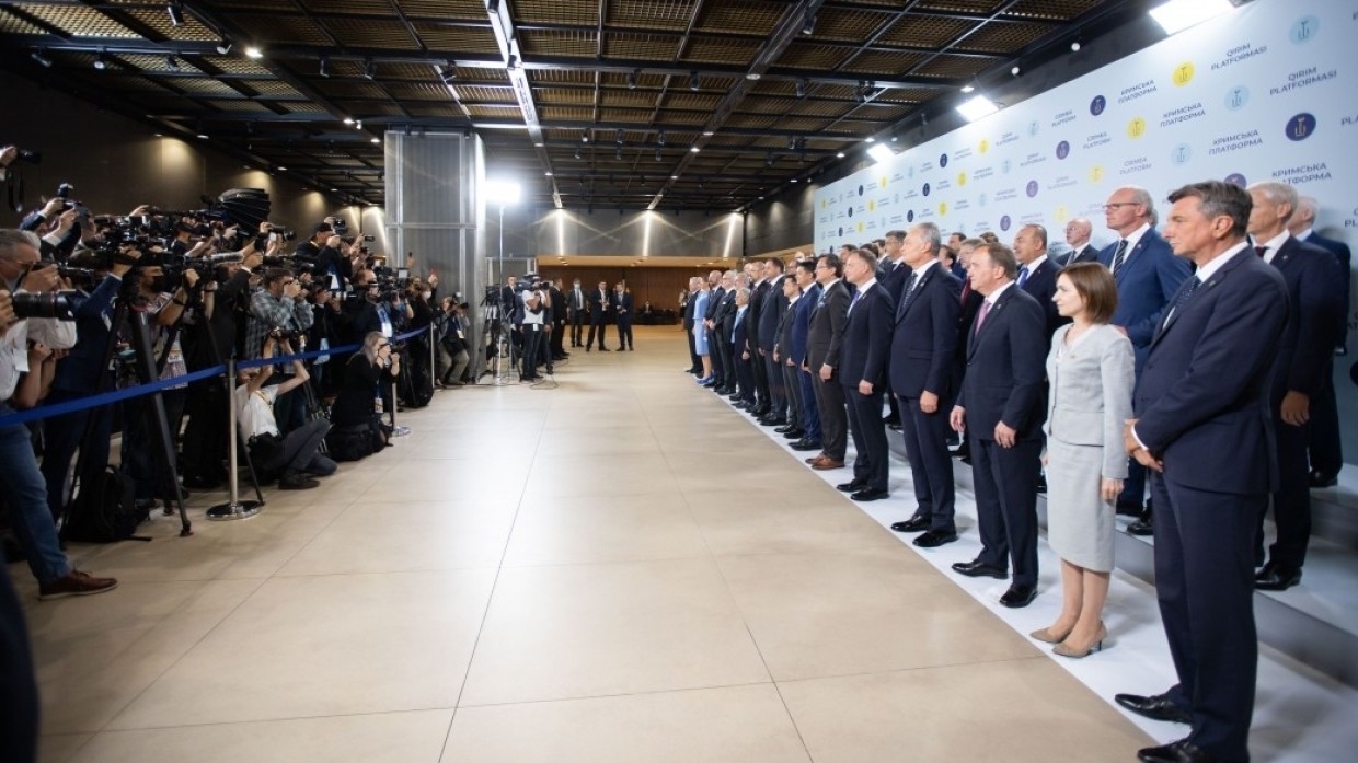 Поляки напомнили своему президенту, что «Крым российский и таким останется» Поляки напомнили своему президенту, что «Крым российский и таким останется» Политика