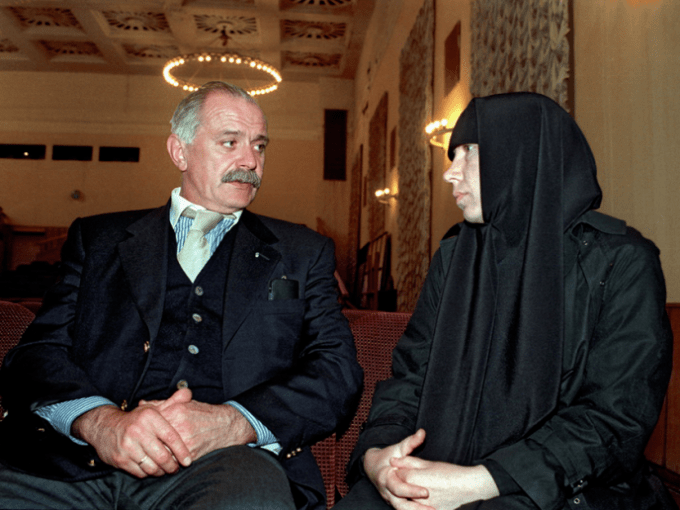 Эти интригующие фото являются символом России 90-х 