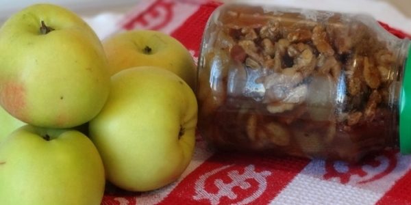 Варенье из яблок, лимона и орехов с коньяком Варенье из яблок, лимона и орехов с коньяком