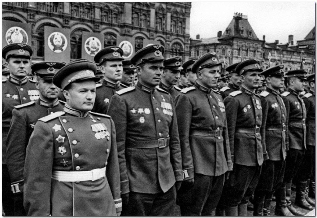 Войны после 45 года. Первый парад Победы 24 июня 1945 года. Солдаты парад Победы 1945. Командующий парадом Победы 1945.