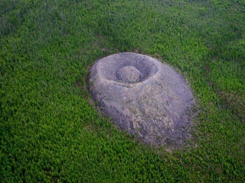 9. В Сибири есть кратер-загадка, возникновение которого пока ещё не объяснили в мире, интересно, наука, познавательно, феномен, фото