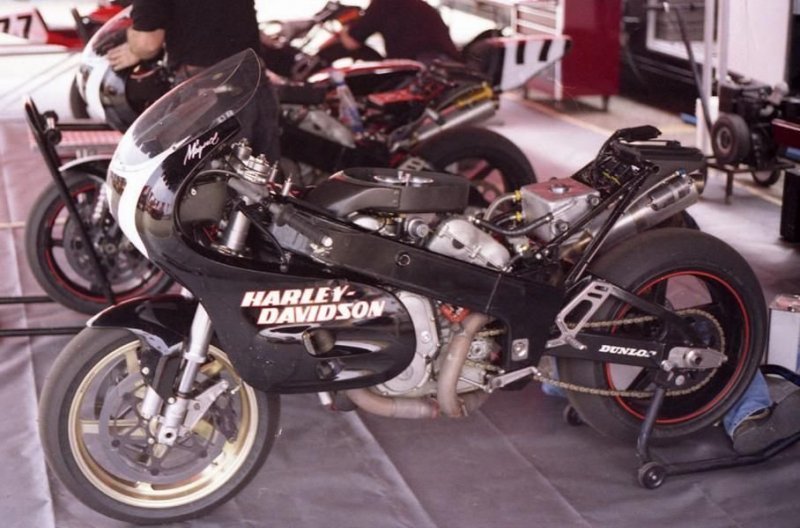 Непривычные Harley-Davidson - как американцы заказывали моторы у Porsche и пробовали строить супербайки Непривычные Harley-Davidson - как американцы заказывали моторы у Porsche и пробовали строить супербайки мото