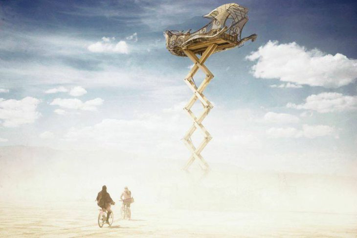 Изумительные фото с фестиваля Burning Man, мистического шоу огня посреди мёртвой пустыни