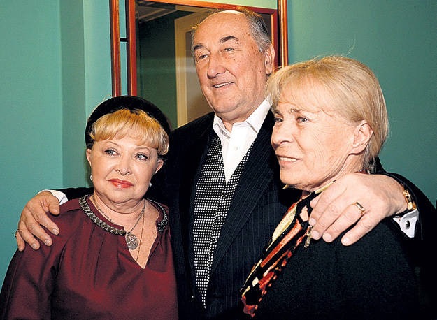 Борис КЛЮЕВ пришёл с двумя жёнами: экранной (в сериале «Воронины») - актрисой Анной ФРОЛОВЦЕВОЙ и законной - Викторией