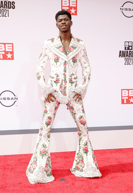 Зендая, Lil Nas X, Сиара, Карди Би и другие на премии BET Awards 2021 певица, премию, стала, Бейонсе, церемонии, звезд, дизайнера, африканской, рэпер Lil, несколько, других, Montero, Stallion, премии, стало, костюме, рэпер, который, стиле, Кэмпбелл