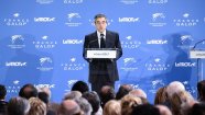 Палки в колеса: как убирают конкурентов на выборах во Франции