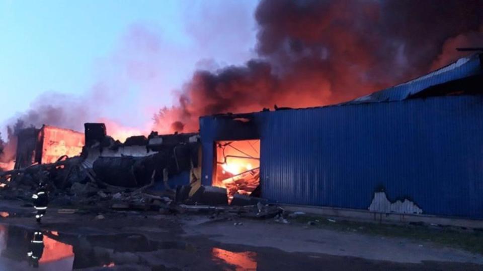 Открытое горение на складе с полиэтиленом ликвидировано под Москвой
