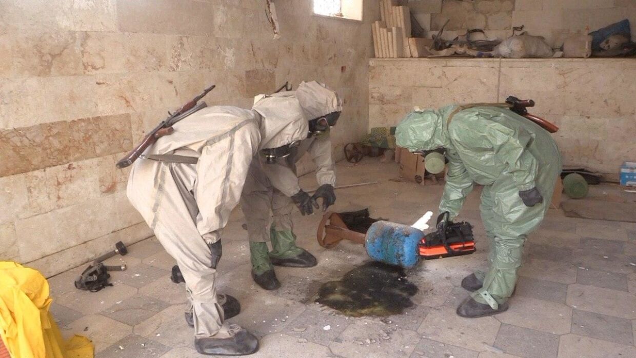   سوريا 12 أيلول  : الارهابيون يحضرون لهجوم لهجوم كيميائي وهمي بجنوب ادلب  القوات الجوية الروسية تساعد في اطفاء الحرائق .