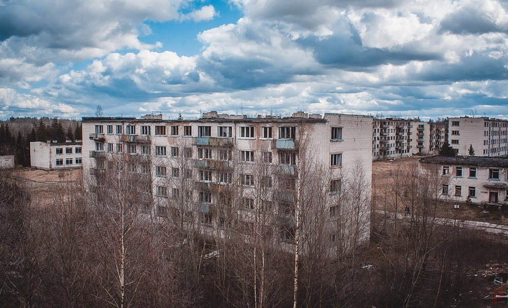 Законсервированный военный городок в лесах Чернобыля. Сталкер с камерой зашел внутрь можно, видео, сталкер, обнаружил, военный, городок, города, несколько, слухам, вернется По, никогда, человек, понятно, полностью, становится, захватил, мужчина Сейчас, издалека, увидел, которой