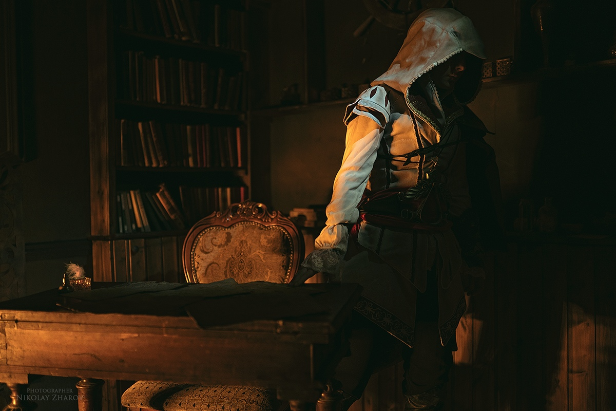 Assassin's Creed 2 - Косплей: Эцио Аудиторе в исполнении Фальки Цинтрийской Assassin's Creed 2 - Косплей: Эцио Аудиторе в исполнении Фальки Цинтрийской Игры