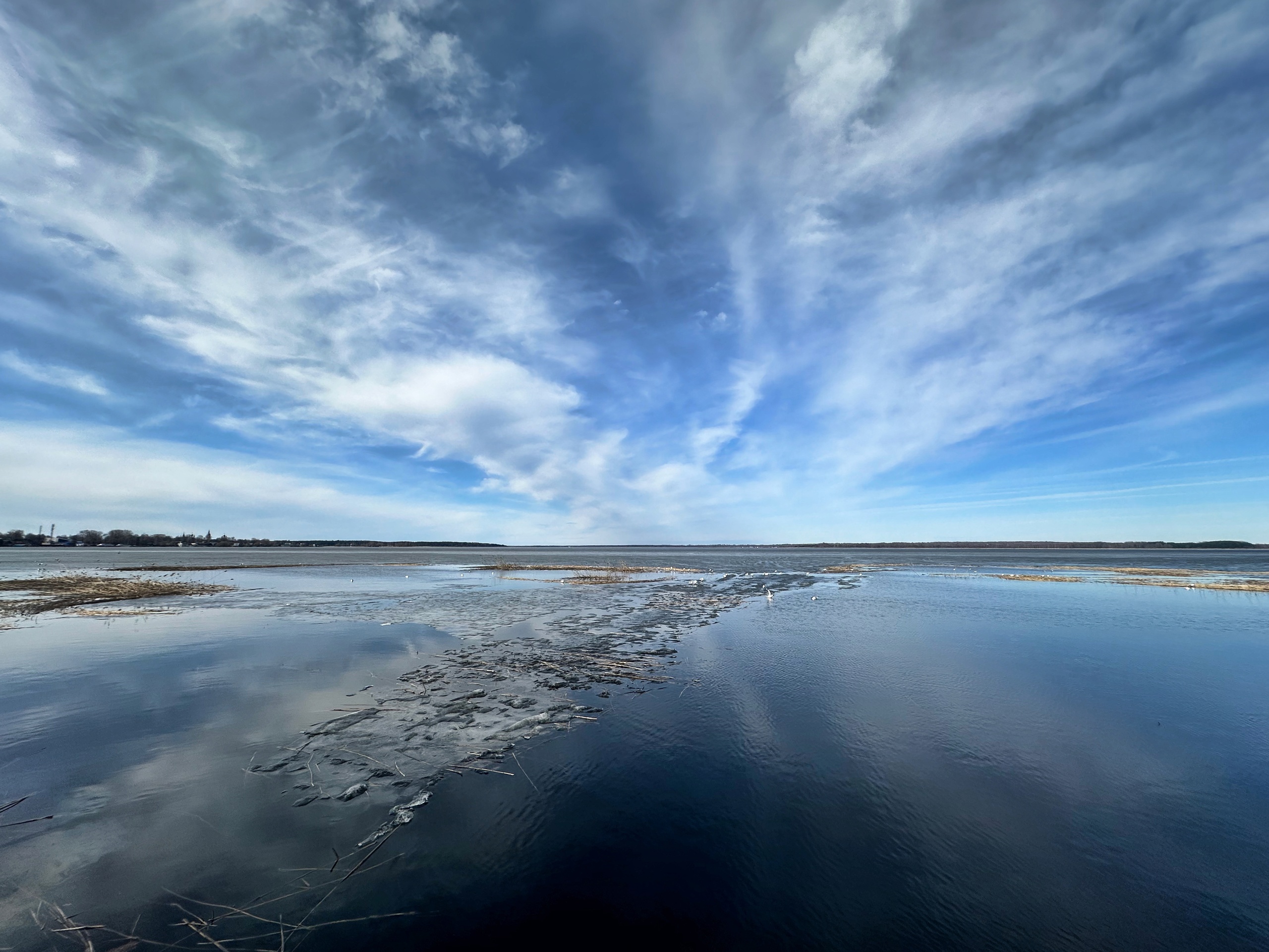 На озере Селигер в Тверской области уровень воды достиг отметки «Высокое половодье»