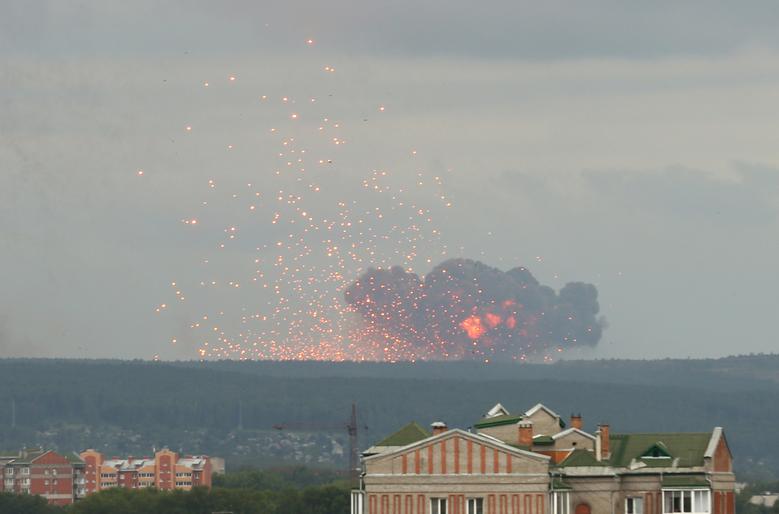 Серия взрывов прогремела на военных складах под Ачинском
