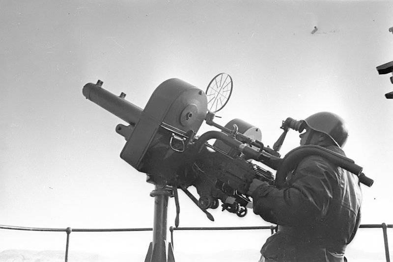 Средства ПВО, поставленные СССР по ленд-лизу: зенитные пулемётные и артиллерийские установки Средства ПВО, поставленные СССР по ленд-лизу: зенитные пулемётные и артиллерийские установки оружие