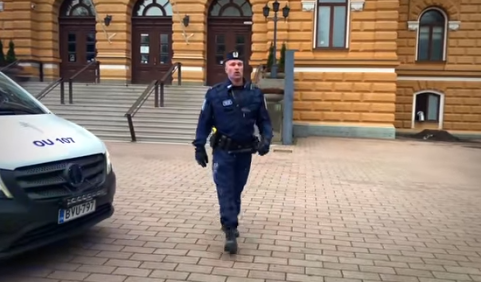 Финская полиция исполнила «Я люблю тебя, жизнь» для моральной поддержки в период пандемии