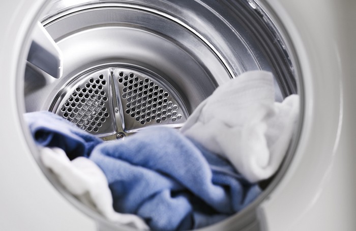 Как освежить одежду без стиральной машины