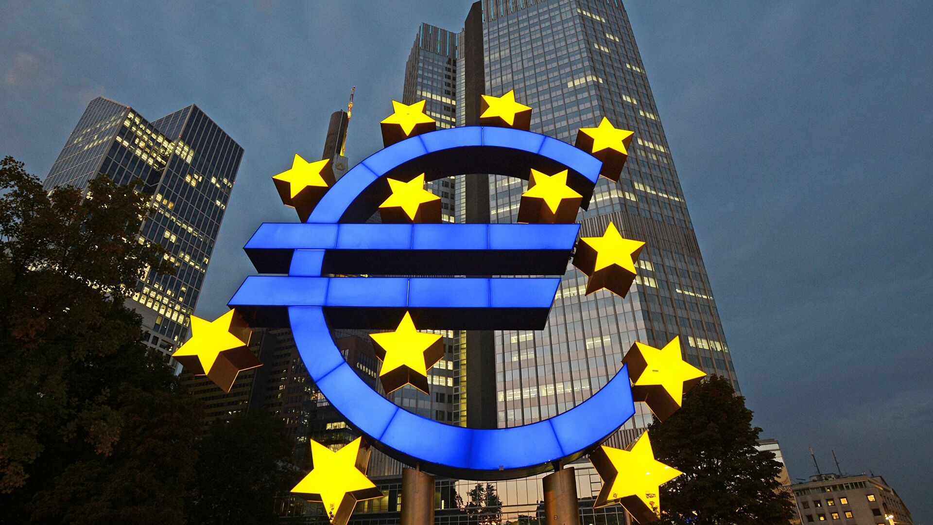 Логотип Центрального европейского банка во Франкфурте - РИА Новости, 1920, 26.01.2022