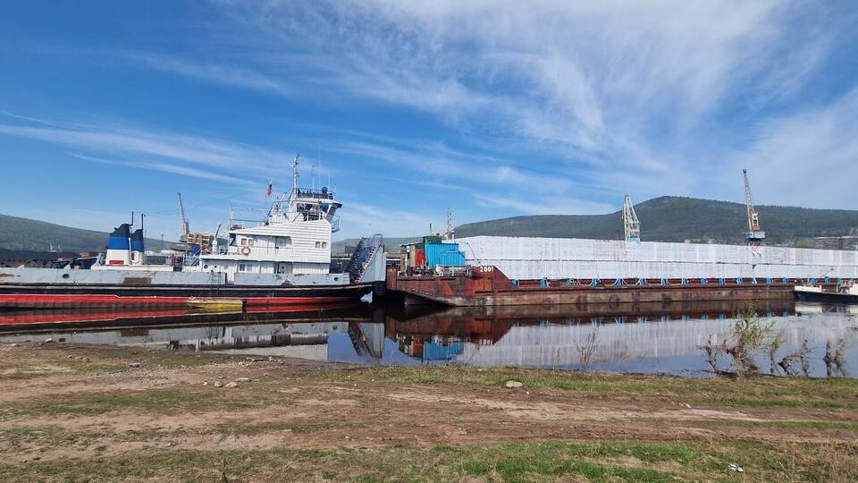 Два теплохода и две баржи столкнулись на реке Лена под Иркутском