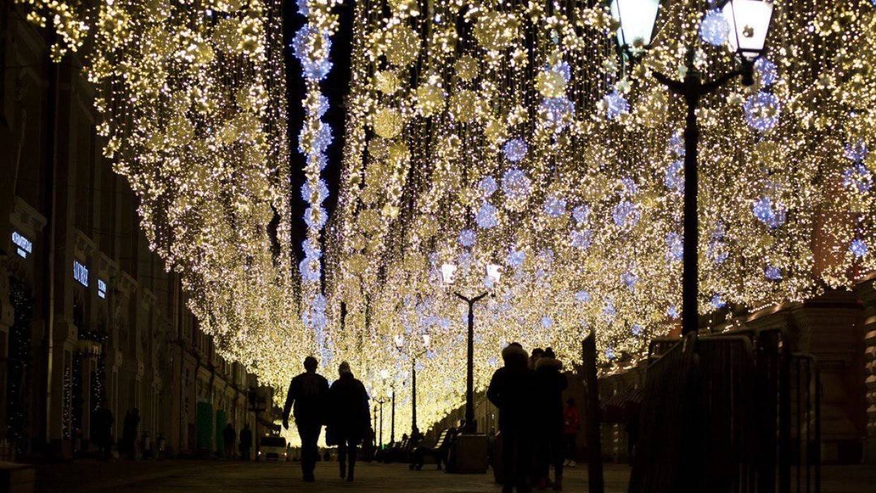 Подсветка улиц и зданий Москвы начала работать в зимнем режиме